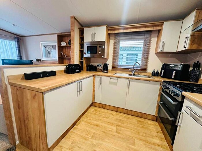2 Bedroom Caravan For Sale In Perowne Way, Sandown, PO36