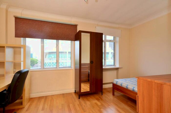 Studio To Rent In Warren Court, Fitzrovia, London, NW1