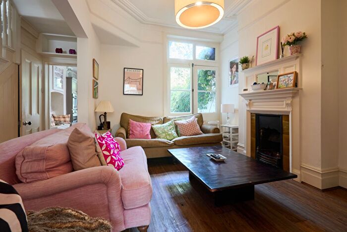 4 Bedroom Semi-Detached House To Rent In Durand Gardens, London, SW9