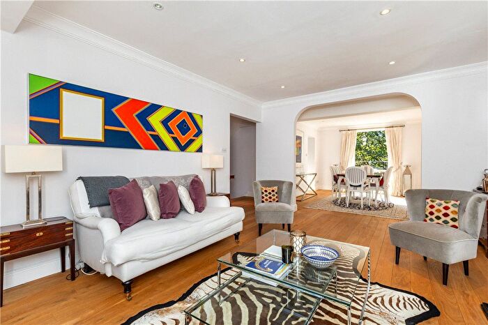3 Bedroom Flat For Sale In Earls Court Square, London, SW5