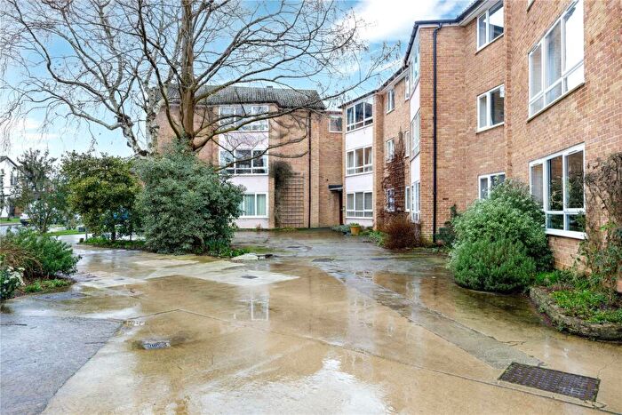 2 Bedroom Flat For Sale In Hawkswell Gardens, Oxford, Oxfordshire, OX2