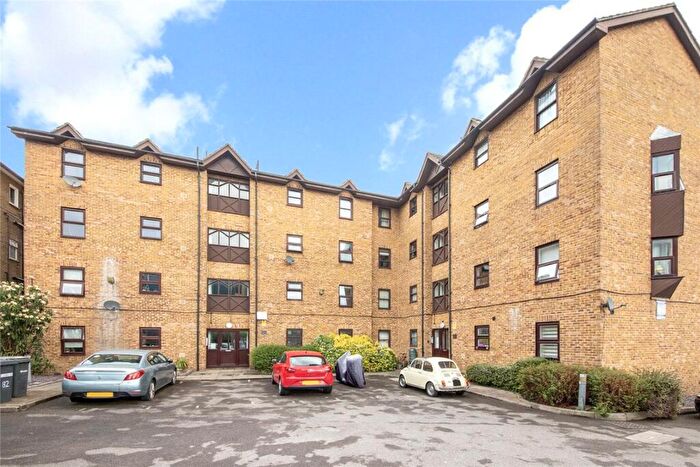 2 Bedroom Flat For Sale In Endwell Road, Brockley, SE4