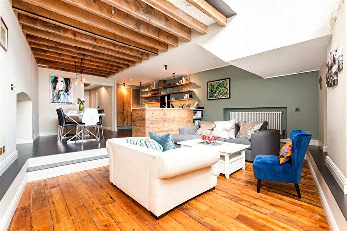 3 Bedroom Flat For Sale In Southwark Bridge Road, London, SE1