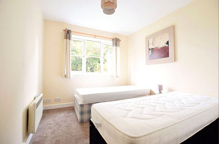 2 Bedroom Flat For Sale In Mansell Court, Shinfield Road, Reading, Berkshire, RG2