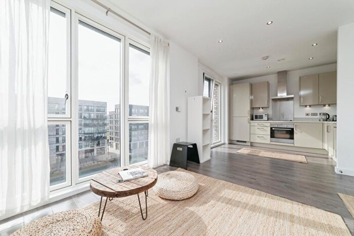 2 Bedroom Flat To Rent In Frobisher Yard, London, E16