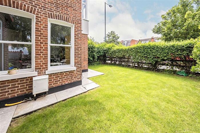 4 Bedroom Property To Rent In Kingston Road, Teddington, TW11
