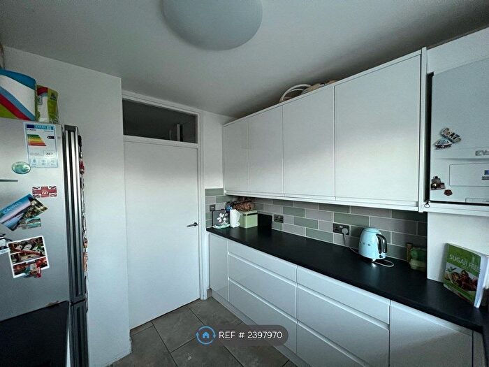 3 Bedroom Flat To Rent In Moffat Court, London, SW19