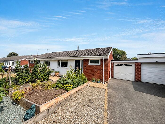 1 Bedroom Semi-detached Bungalow For Sale In Levendale Close, Yarm, TS15
