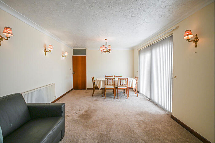 2 Bedroom Bungalow For Sale In Saltney Gate, Saracens Head, Lincolnshire, PE12