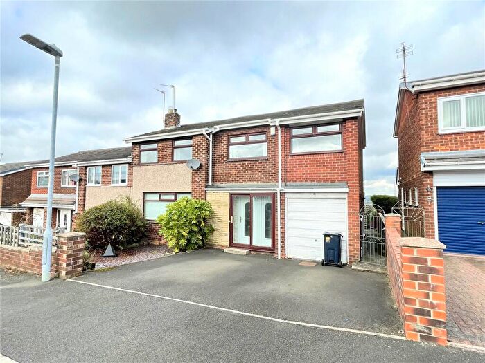 4 Bedroom Semi-Detached House To Rent In Riding Lea, Winlaton, NE21