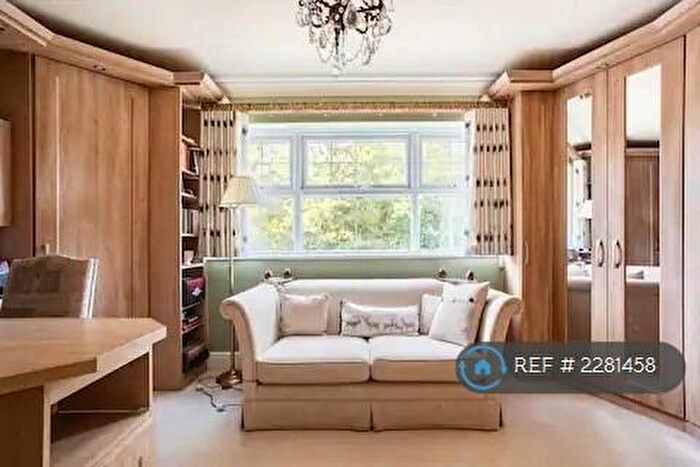 3 Bedroom Semi-Detached House To Rent In Fernbank Road, Ascot, SL5