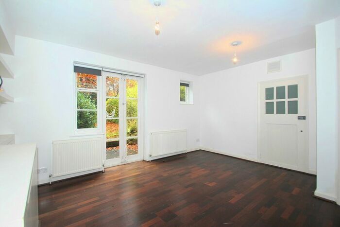 3 Bedroom Property To Rent In Creswick Walk, London, NW11