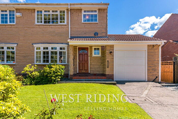 3 Bedroom Semi-Detached House For Sale In Leefields Close, Uppermill, Saddleworth, OL3