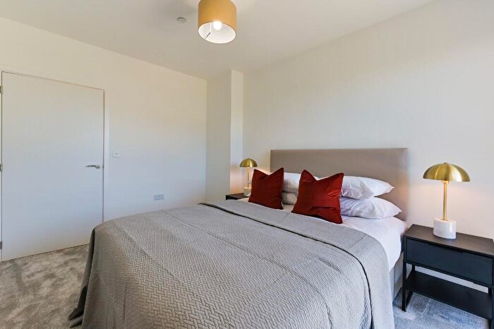 2 Bedroom Flat To Rent In Wolff House, Ridgeway Views, London, NW7