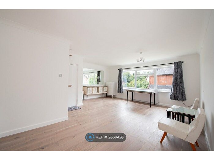 2 Bedroom Flat To Rent In Temple Close, London, N3