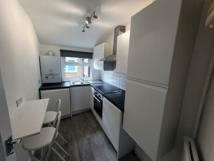 2 Bedroom Flat To Rent In Sunny Gardens Road, Hendon, NW4