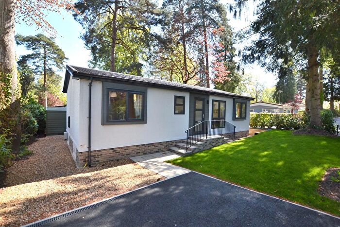 2 Bedroom Park Home For Sale In Woodland Rise, Grange Estate, Church Crookham, GU52