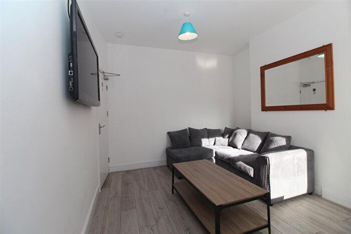 3 Bedroom Property To Rent In Robert Street, Cathays, Cardiff, CF24