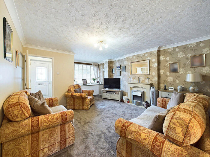 4 Bedroom Detached House For Sale In Staffa Drive, Tibshelf, DE55