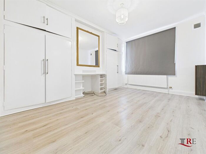 2 Bedroom Flat To Rent In Neasden Lane, London, NW10