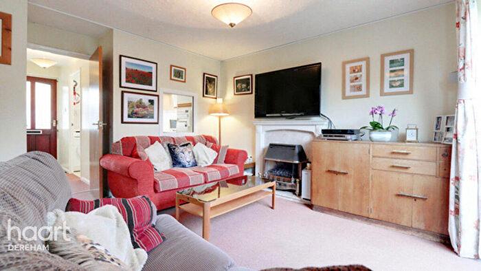 3 Bedroom Semi Detached House For Sale In Osier Close, Scarning, NR19