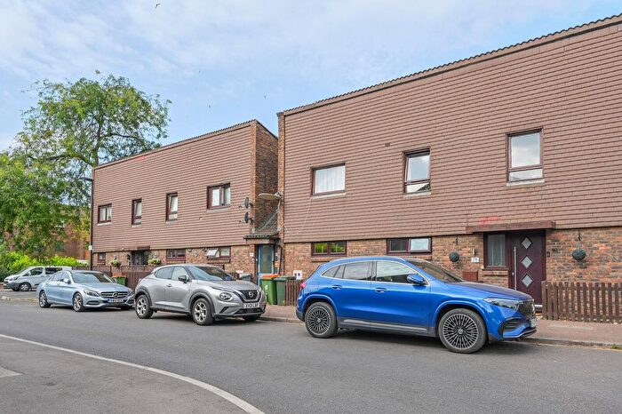 1 Bedroom Flat For Sale In Sycamore Close, Canning Town, London, E16