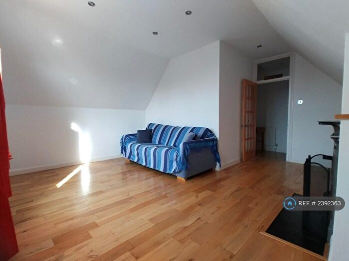 1 Bedroom Flat To Rent In Parkhurst Road, London, N11