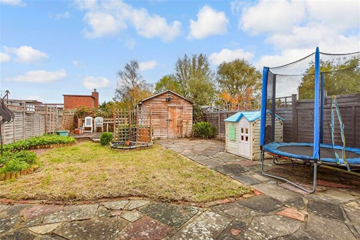 3 Bedroom Semi-detached House For Sale In Fairford Avenue, Croydon, Surrey, CR0