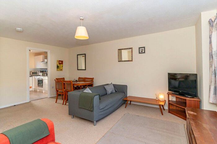 2 Bedroom Flat To Rent In Parkside Terrace, Edinburgh, EH16