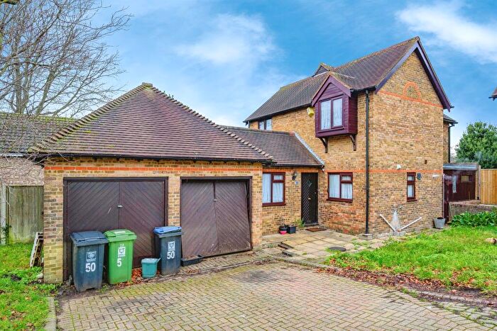 5 Bedroom Detached House For Sale In Walnut Grove, Hemel Hempstead, HP2