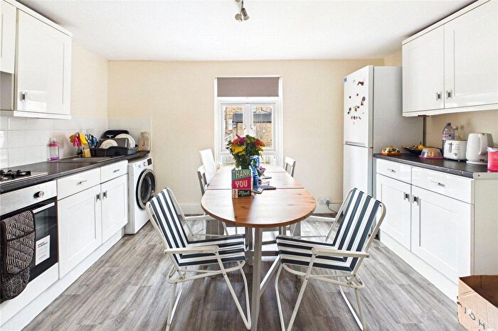 2 Bedroom Flat To Rent In Tankerville Road, London, SW16