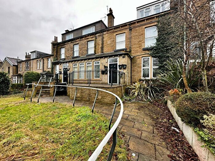 2 Bedroom Flat To Rent In Kirkgate, Shipley, West Yorkshire, BD18