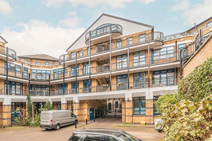 3 Bedroom Flat To Rent In Chilton Street, Chilton Street, E2