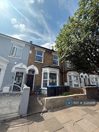 2 Bedroom Flat To Rent In Fairfield Road, London, N18