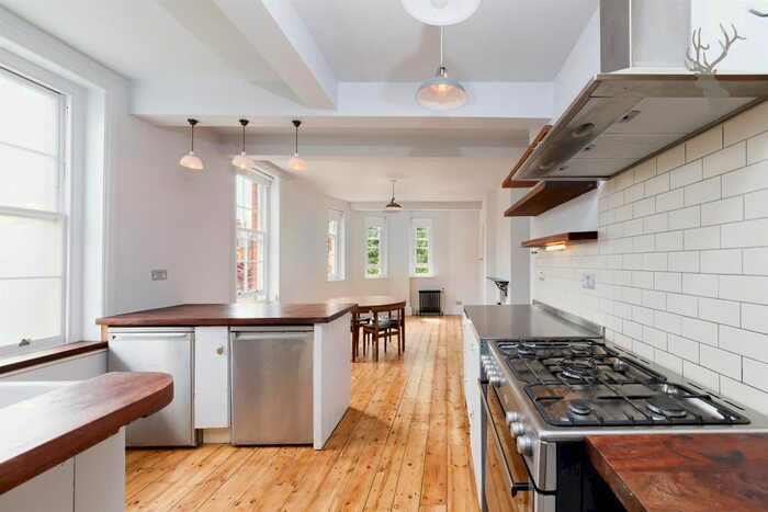 3 Bedroom Flat To Rent In Arnold Circus, Shoreditch, London, E2