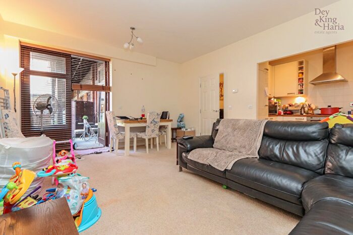 2 Bedroom Flat To Rent In Lockhart Road, Watford, Hertfordshire, WD17