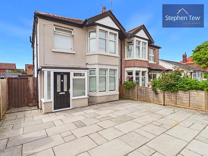 3 Bedroom Semi-Detached House For Sale In Common Edge Road, Blackpool, FY4