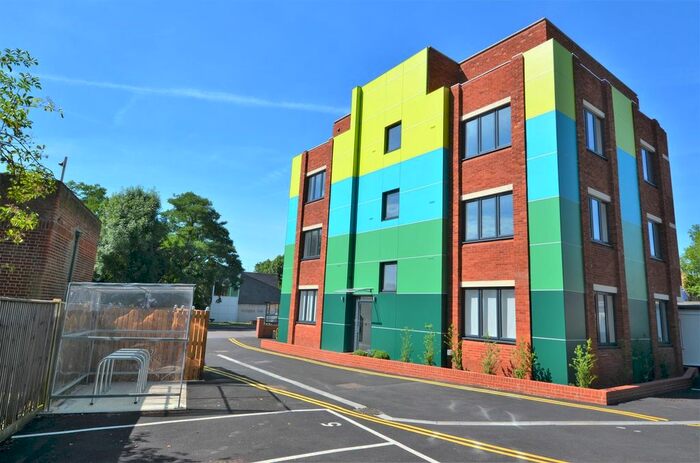 1 Bedroom Flat To Rent In Madison Court, Hercies Road, Hillingdon, UB10