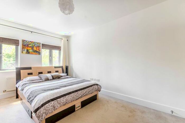 2 Bedroom Flat To Rent In Putney Bridge Road, East Putney, London, SW18