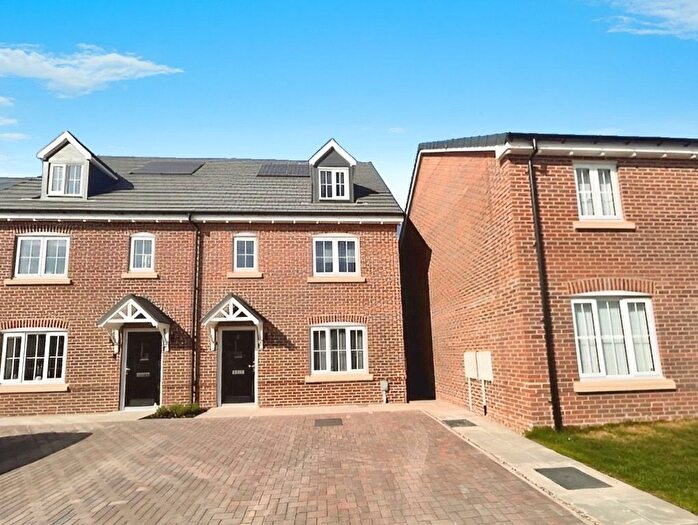 4 Bedroom Semi-Detached House To Rent In Conduit Road, Bessacarr, Doncaster, South Yorkshire, DN4
