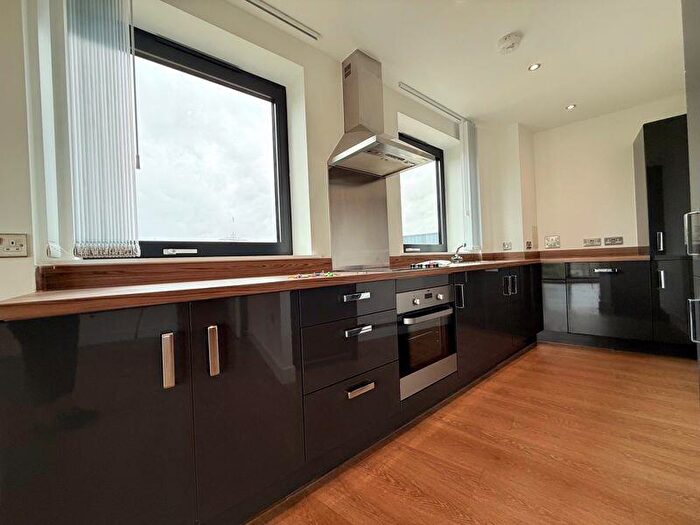 2 Bedroom Apartment To Rent In Lingfield Apartments, Walthamstow, E4