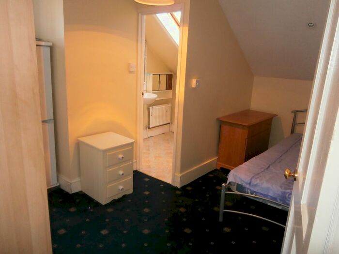 Studio To Rent In Very Near Hastings Road Area, Ealing West, W13