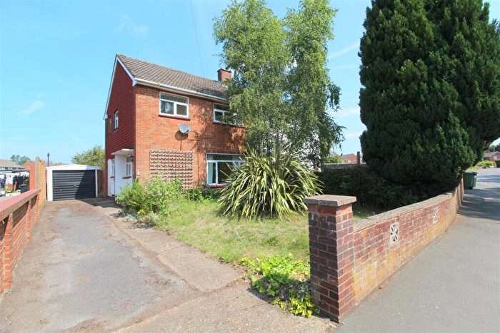 3 Bedroom Semi Detached House For Sale In Kingston Road, Camberley, GU15