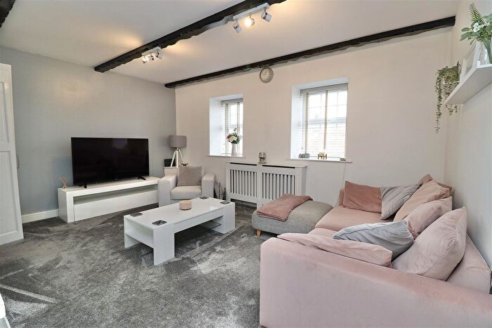 2 Bedroom Flat For Sale In Chapmangate, Pocklington, York, YO42