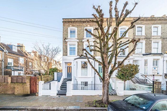 3 Bedroom Maisonette For Sale In Brussels Road, London, SW11