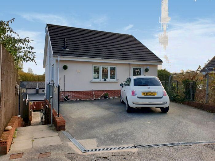 2 Bedroom Flat To Rent In Lucy Road, Skewen, Neath, SA10