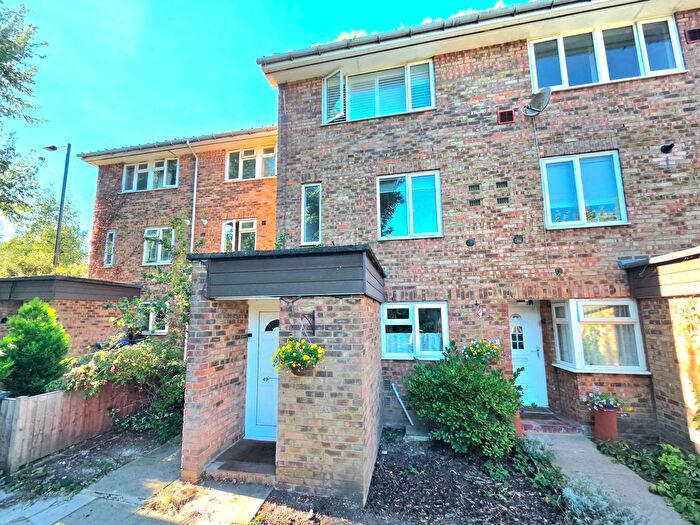 2 Bedroom Maisonette For Sale In Granville Close, Croydon, CR0