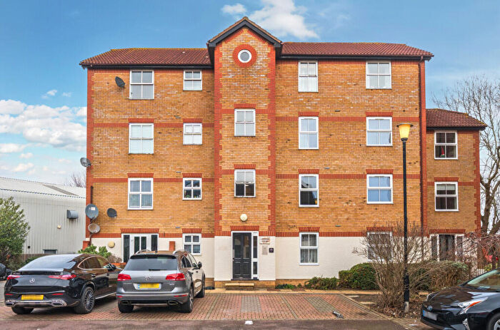 1 Bedroom Apartment For Sale In Appleton Square, Mitcham, CR4