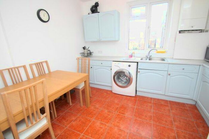 2 Bedroom Flat To Rent In Addiscombe Road, Croydon, CR0