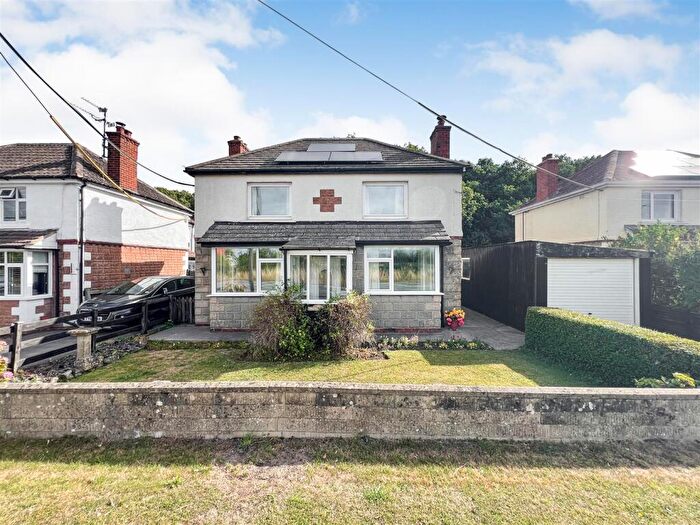 3 Bedroom Detached House For Sale In Westbury Road, Yarnbrook, BA14